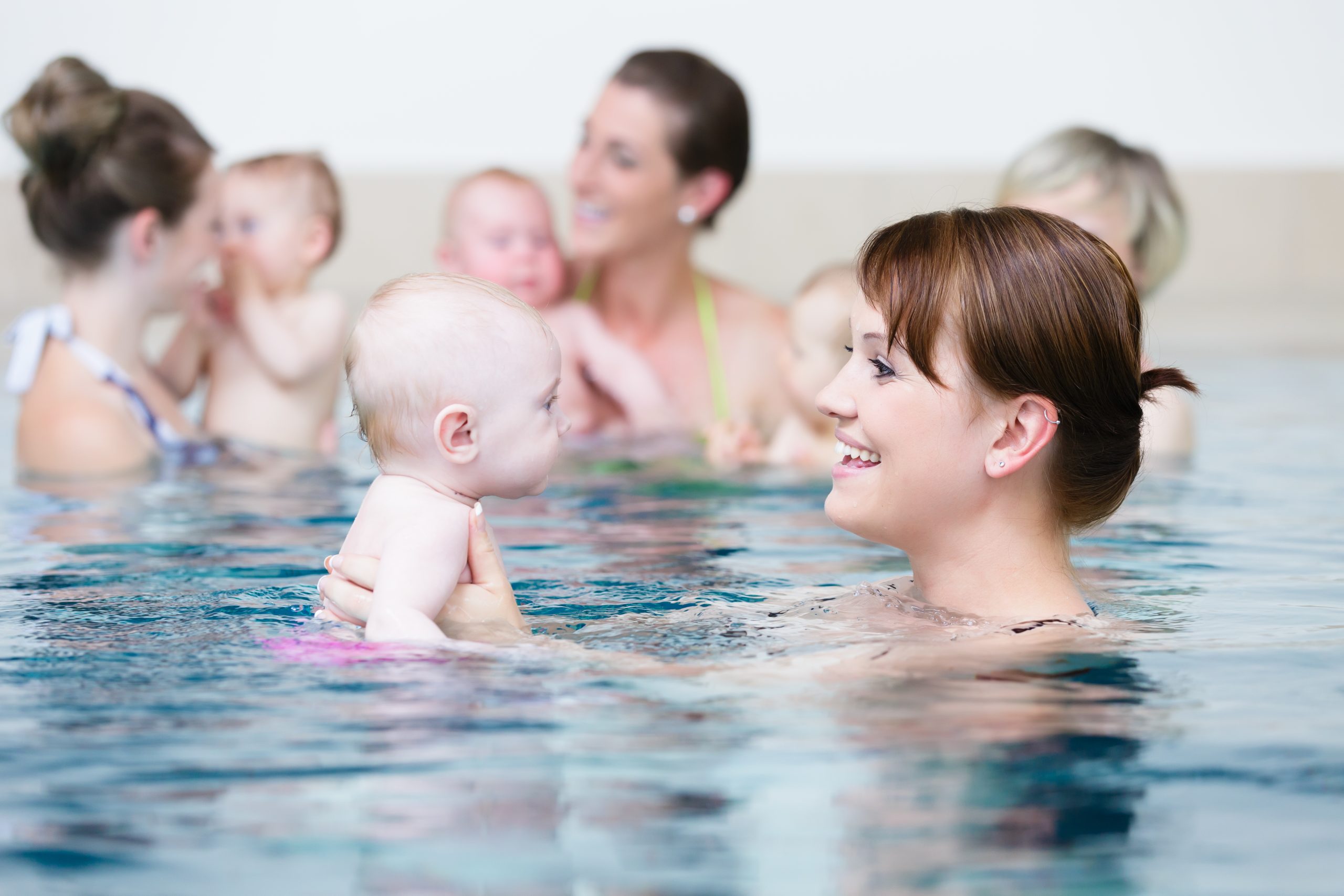 Group,Of,Mums,With,Their,Baby,Children,At,Infant,Swimming